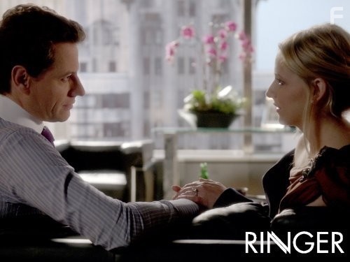 Sarah Michelle Gellar and Ioan Gruffudd in Двойник (2011)