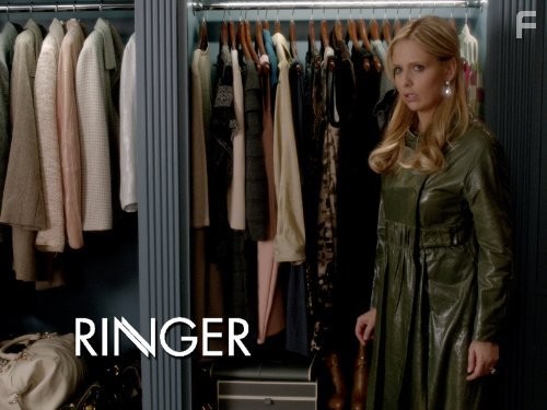 Sarah Michelle Gellar in Двойник (2011)