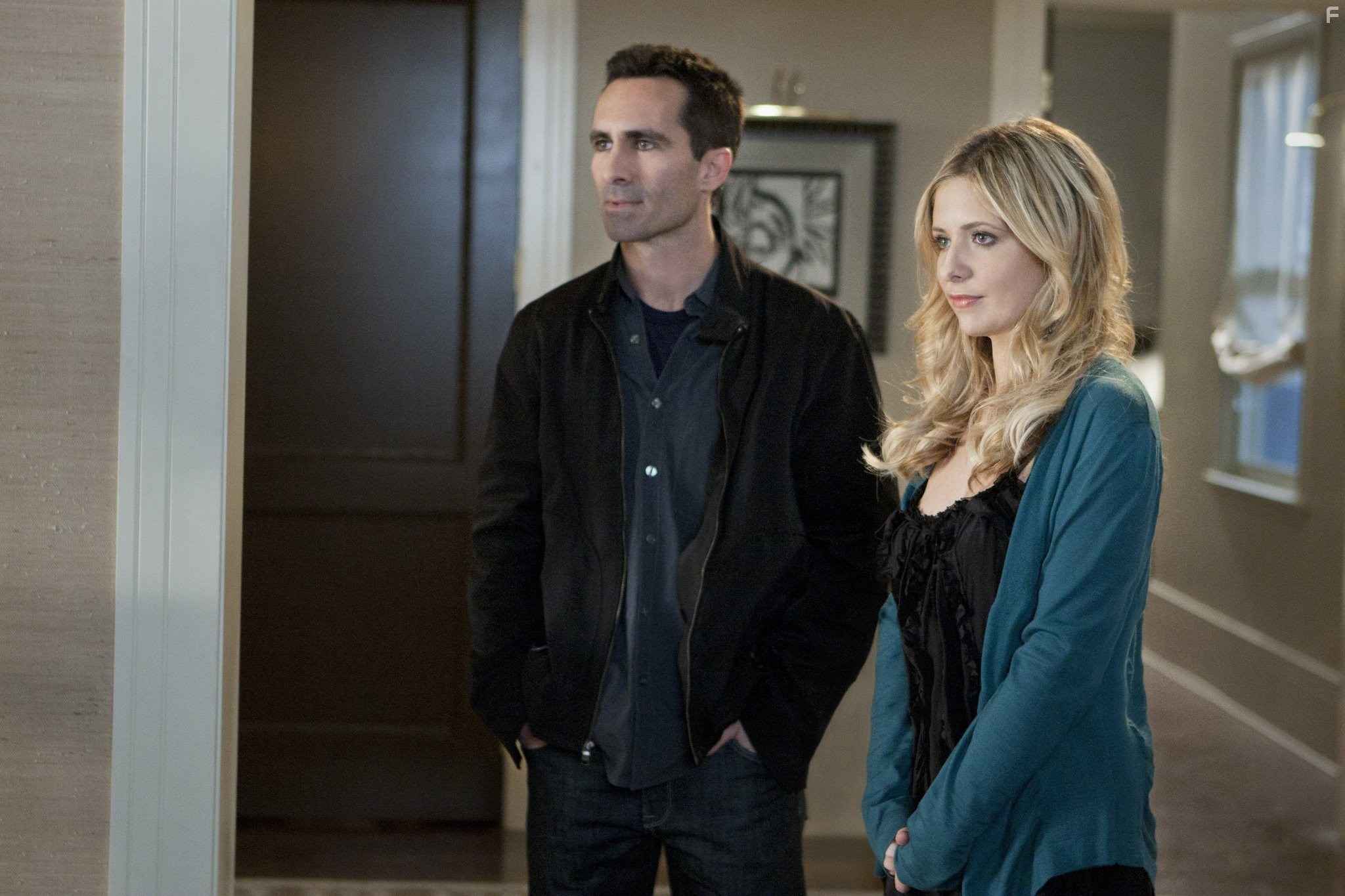 Sarah Michelle Gellar and Nestor Carbonell in Двойник (2011)