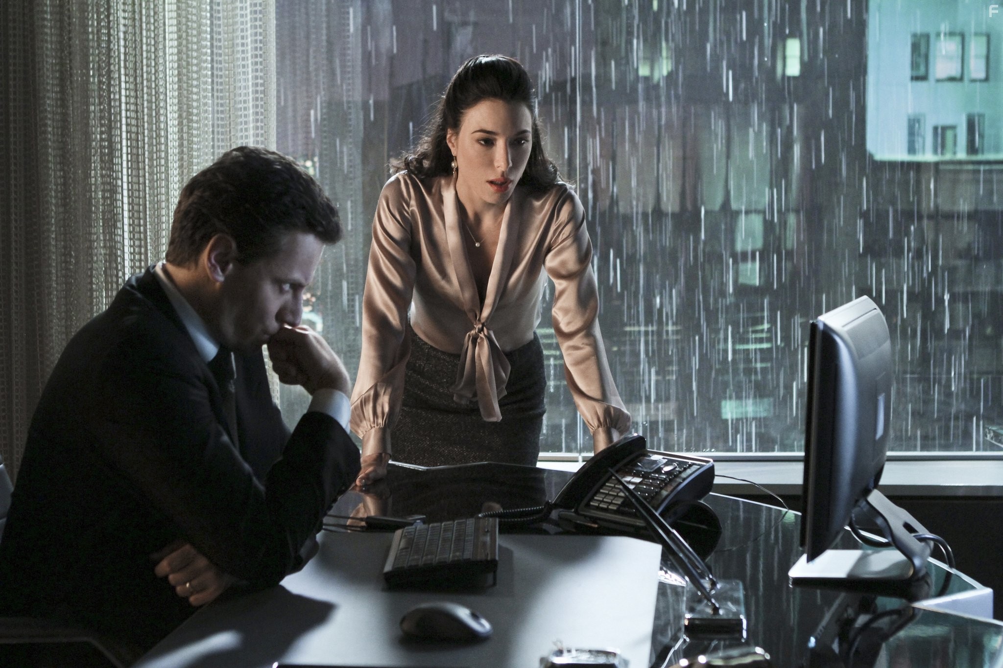 Ioan Gruffudd and Jaime Murray in Двойник (2011)