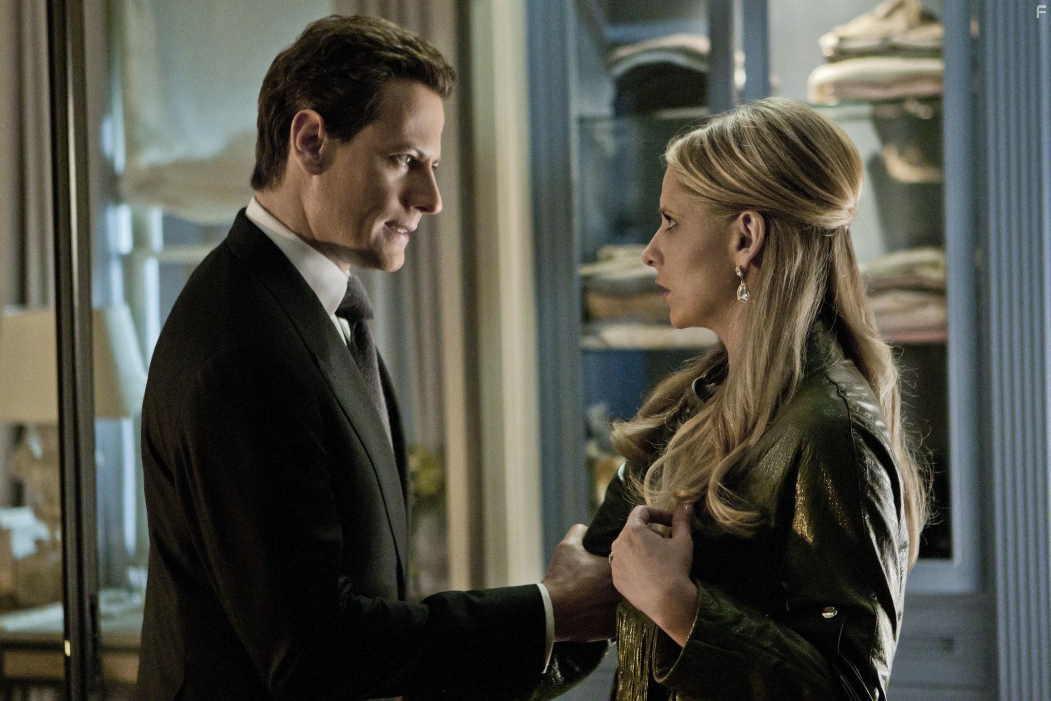 Sarah Michelle Gellar and Ioan Gruffudd in Двойник (2011)