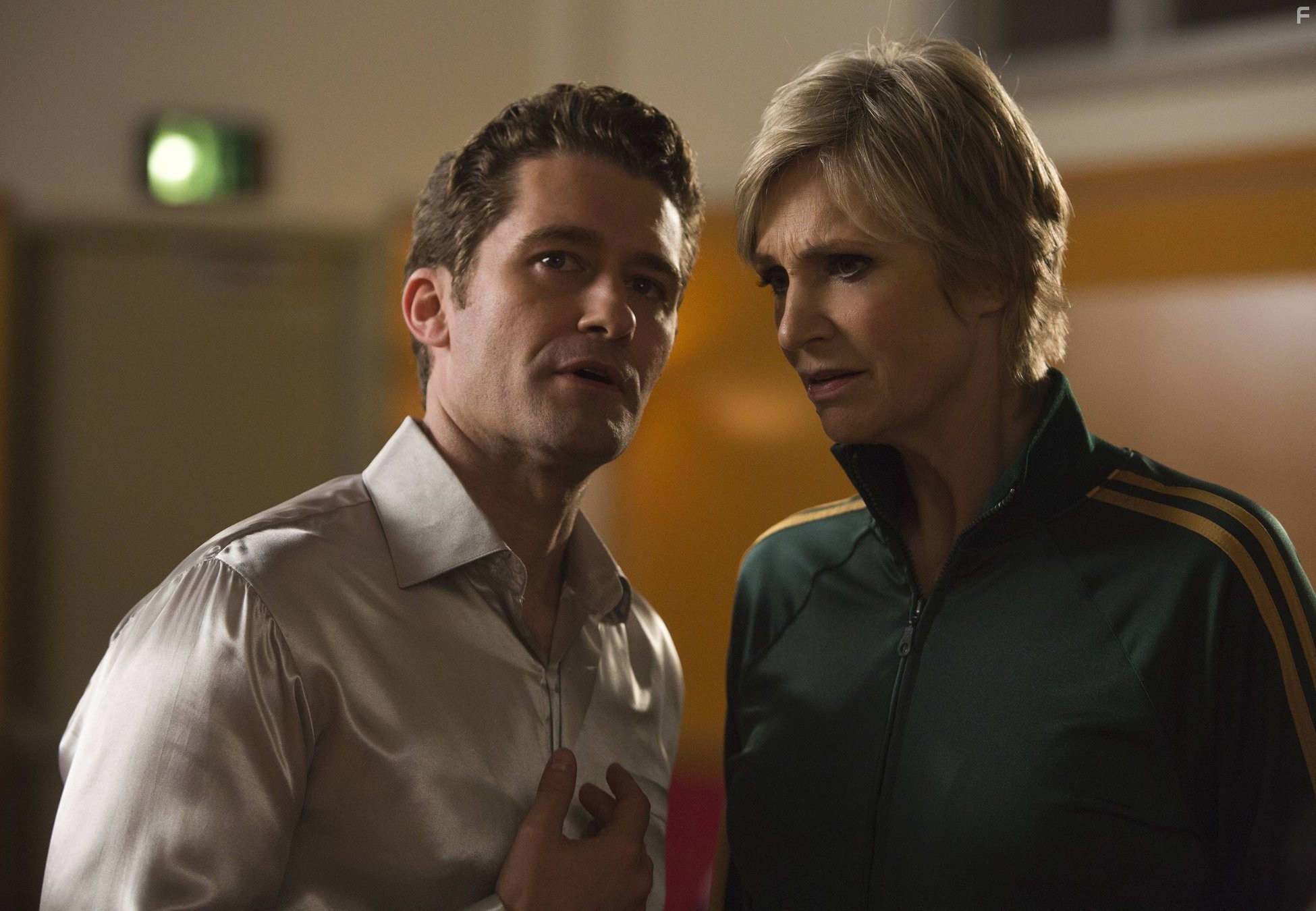 Jane Lynch and Matthew Morrison in Лузеры (2009)