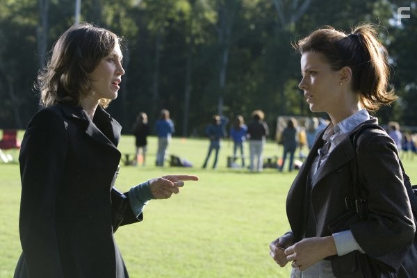 Kate Beckinsale and Vera Farmiga in Ничего, кроме правды (2008)