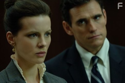 Kate Beckinsale and Matt Dillon in Ничего, кроме правды (2008)