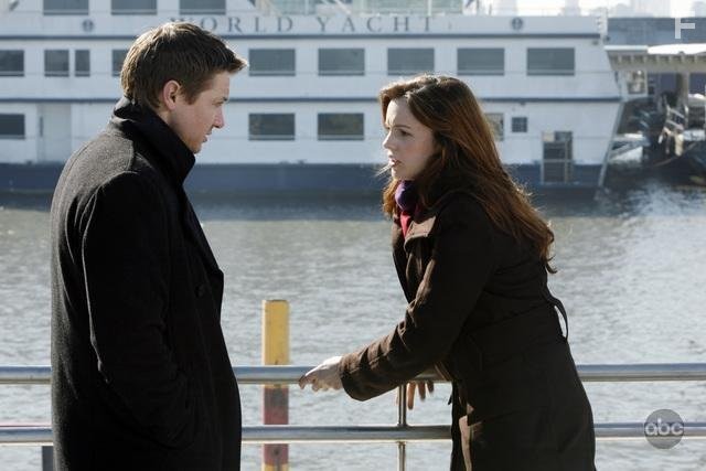 Jeremy Renner in Необычный детектив (2009)