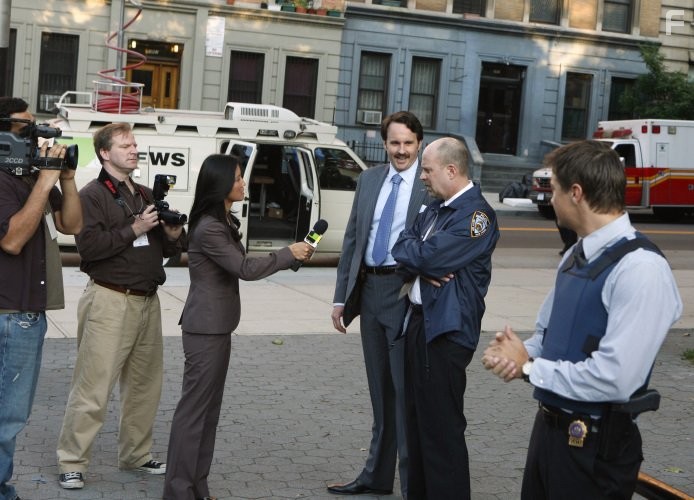 Terry Kinney, Kai Lennox, Jeremy Renner, and Molly Noe in Необычный детектив (2009)