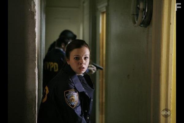 Amber Tamblyn in Необычный детектив (2009)