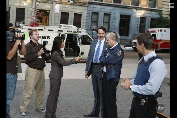 Terry Kinney and Kai Lennox in Необычный детектив (2009)