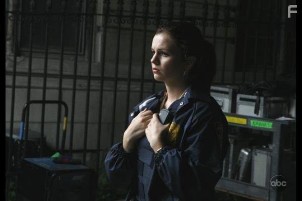 Amber Tamblyn in Необычный детектив (2009)