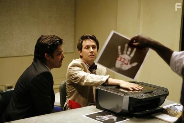 Adam Goldberg in Необычный детектив (2009)