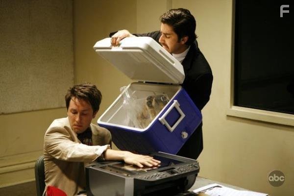 Adam Goldberg in Необычный детектив (2009)