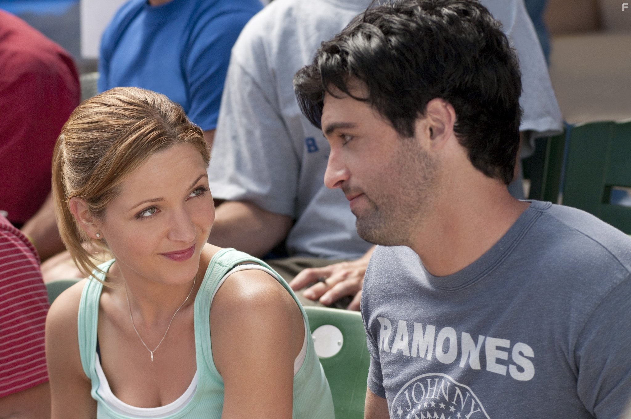 Jordana Spiro and Reid Scott in Моя команда (2006)