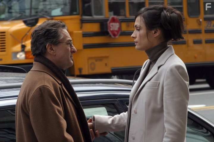 Robert De Niro and Famke Janssen in Игра в прятки (2005)