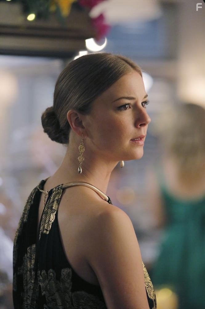 Emily VanCamp in Месть (2011)