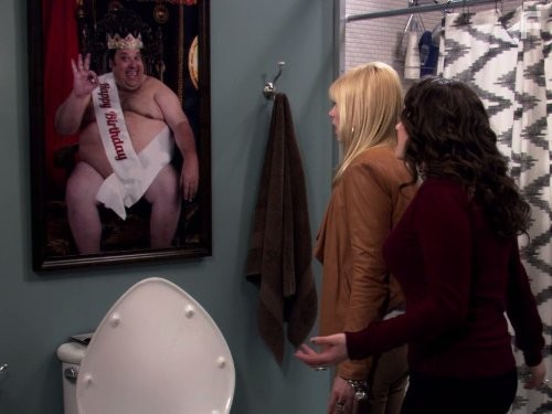 Kat Dennings and Beth Behrs in 2 Девицы на мели (2011)