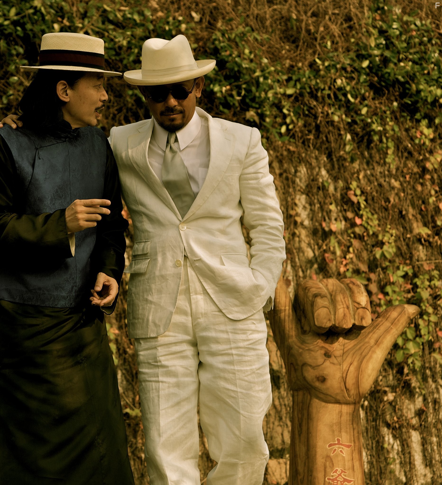 You Ge and Wen Jiang in Пусть летят пули (2010)