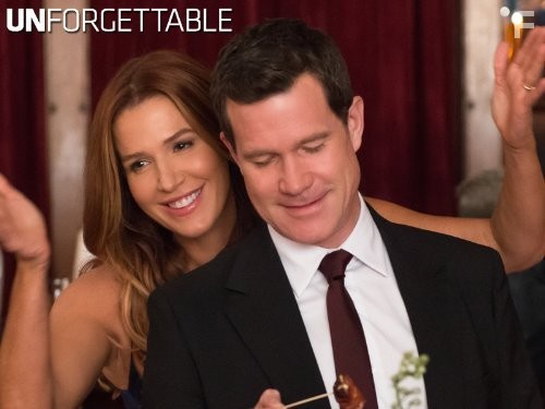 Poppy Montgomery and Dylan Walsh in Помнить всё (2011)