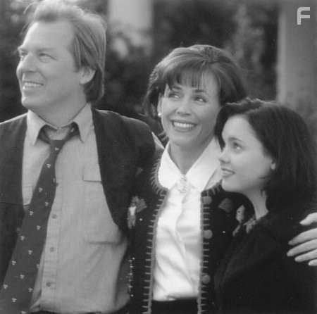 Christina Ricci, Bess Armstrong, and Michael McKean in Эта дикая кошка (1997)