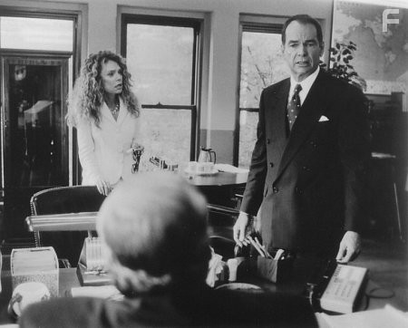 Dyan Cannon and Dean Jones in Эта дикая кошка (1997)