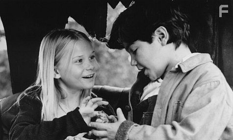 Joseph Ashton and Mika Boorem in The Education of Little Tree (1997)