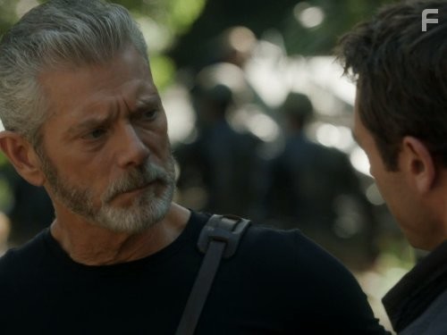 Stephen Lang in Терра Нова (2011)