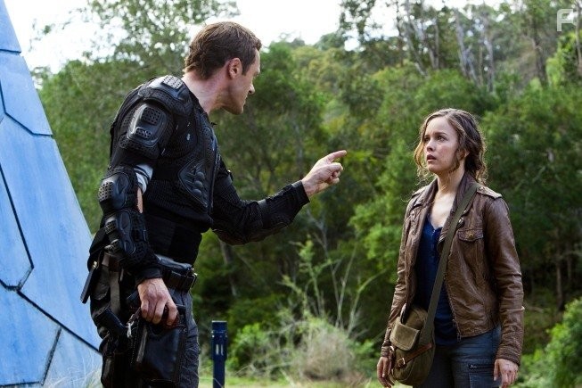 Jason O'Mara and Allison Miller in Терра Нова (2011)