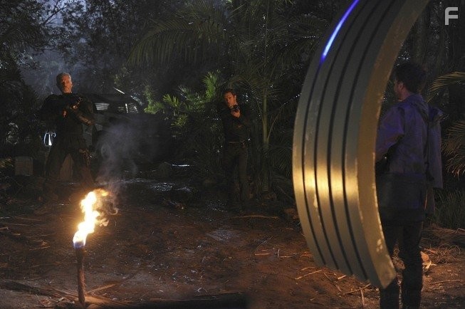 Jason O'Mara and Stephan Lang in Терра Нова (2011)