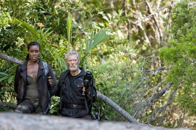 Stephen Lang and Christine Adams in Терра Нова (2011)