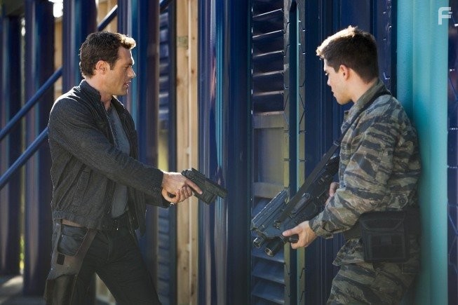 Jason O'Mara and Dean Geyer in Терра Нова (2011)