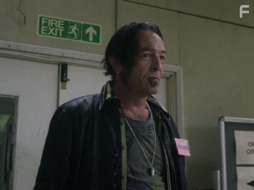 Francis Magee in Призраки (2011)