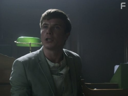 Joe Dempsie in Призраки (2011)