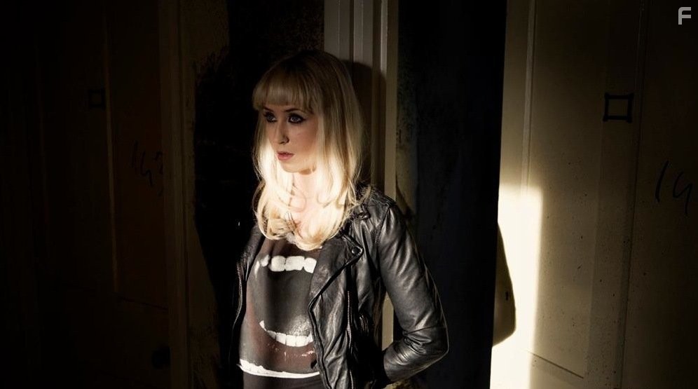 Lily Loveless in Призраки (2011)