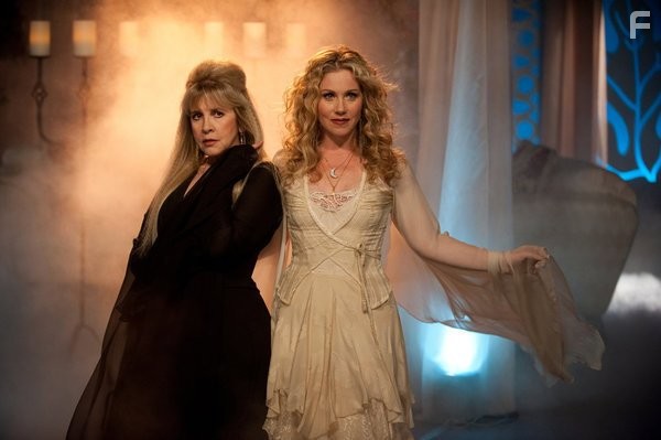 Christina Applegate and Stevie Nicks in Всю ночь напролет (2011)