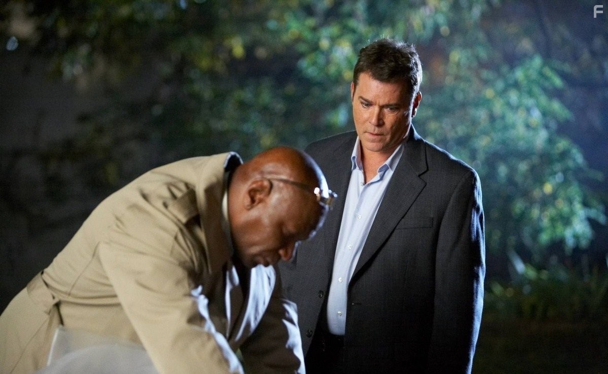 Ray Liotta and Ving Rhames in Речные убийства (2011)