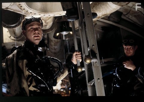 Jason Flemyng and Matthew Davis in Глубина (2002)