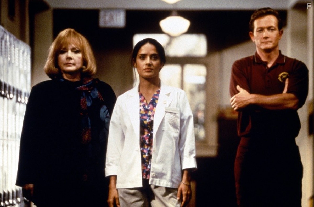 Salma Hayek, Piper Laurie, and Robert Patrick in Факультет (1998)