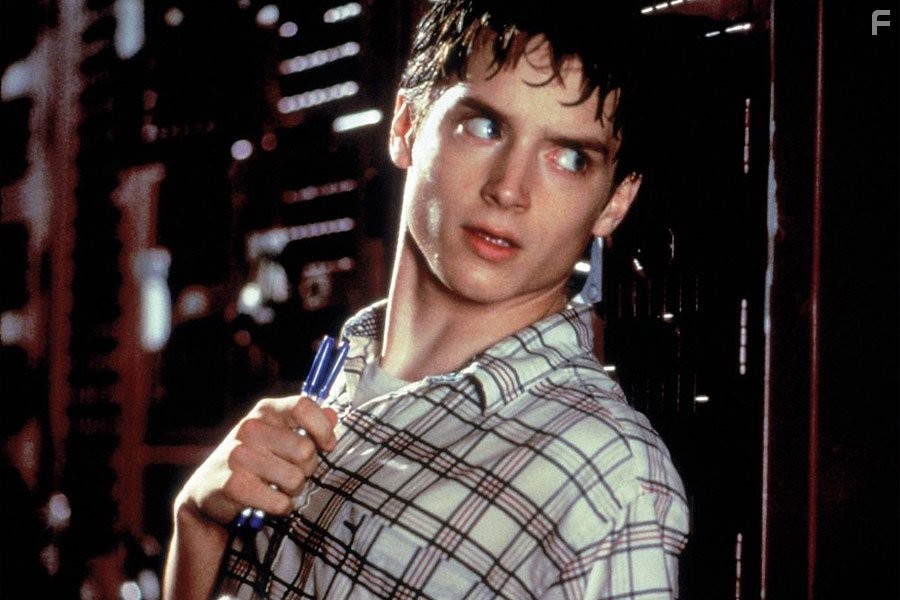 Elijah Wood in Факультет (1998)