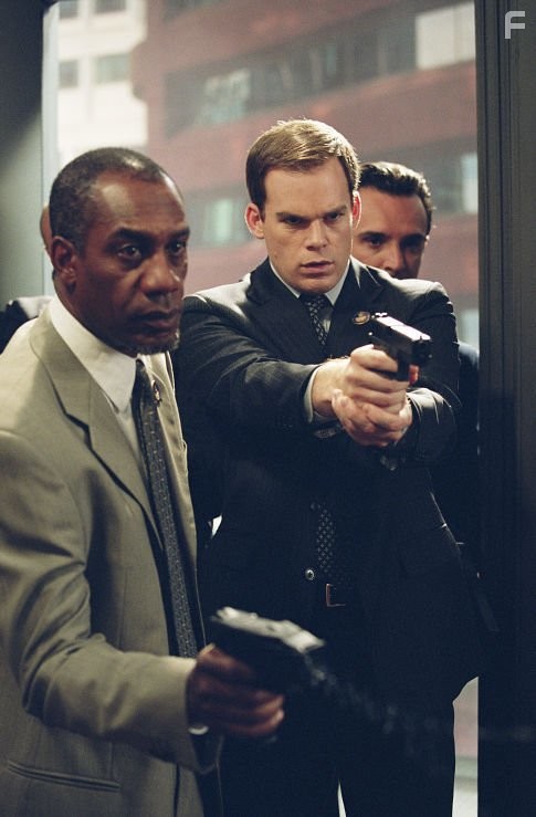 Michael C. Hall and Joe Morton in Час расплaты (2003)