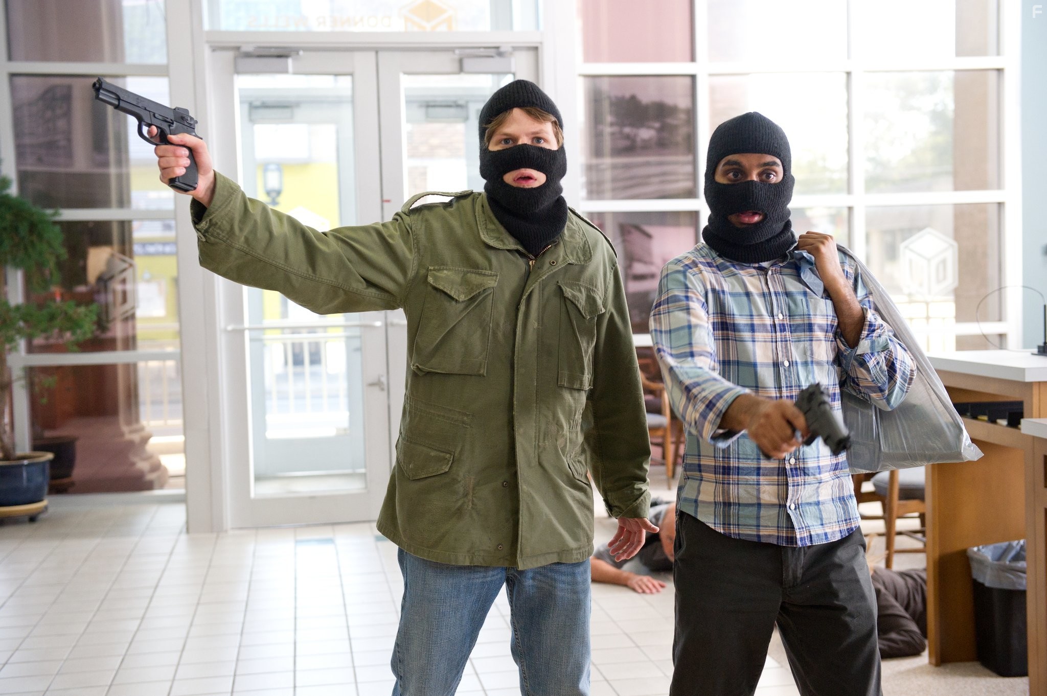 Jesse Eisenberg and Aziz Ansari in Успеть за 30 минут (2011)