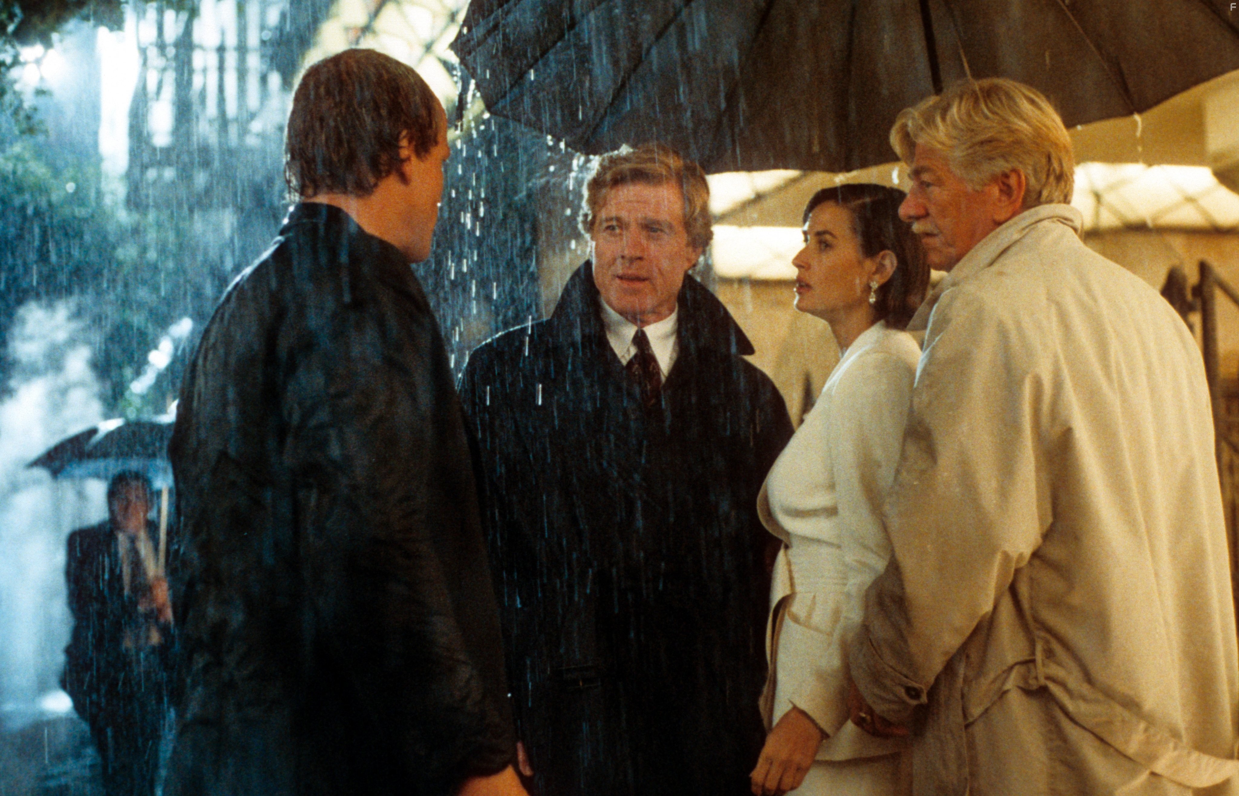 Demi Moore, Robert Redford, and Seymour Cassel in Непристойное предложение (1993)