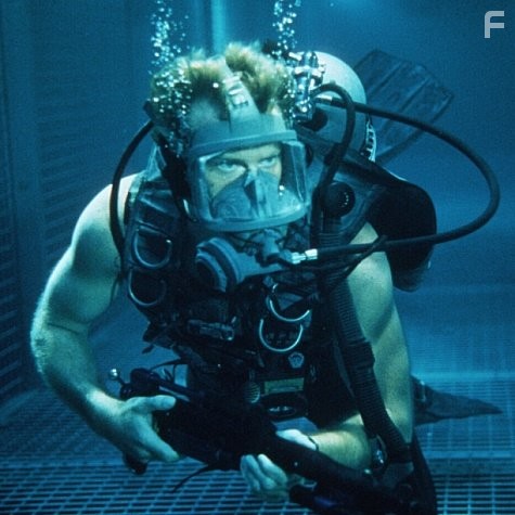 Thomas Jane in Глубокое синее море (1999)