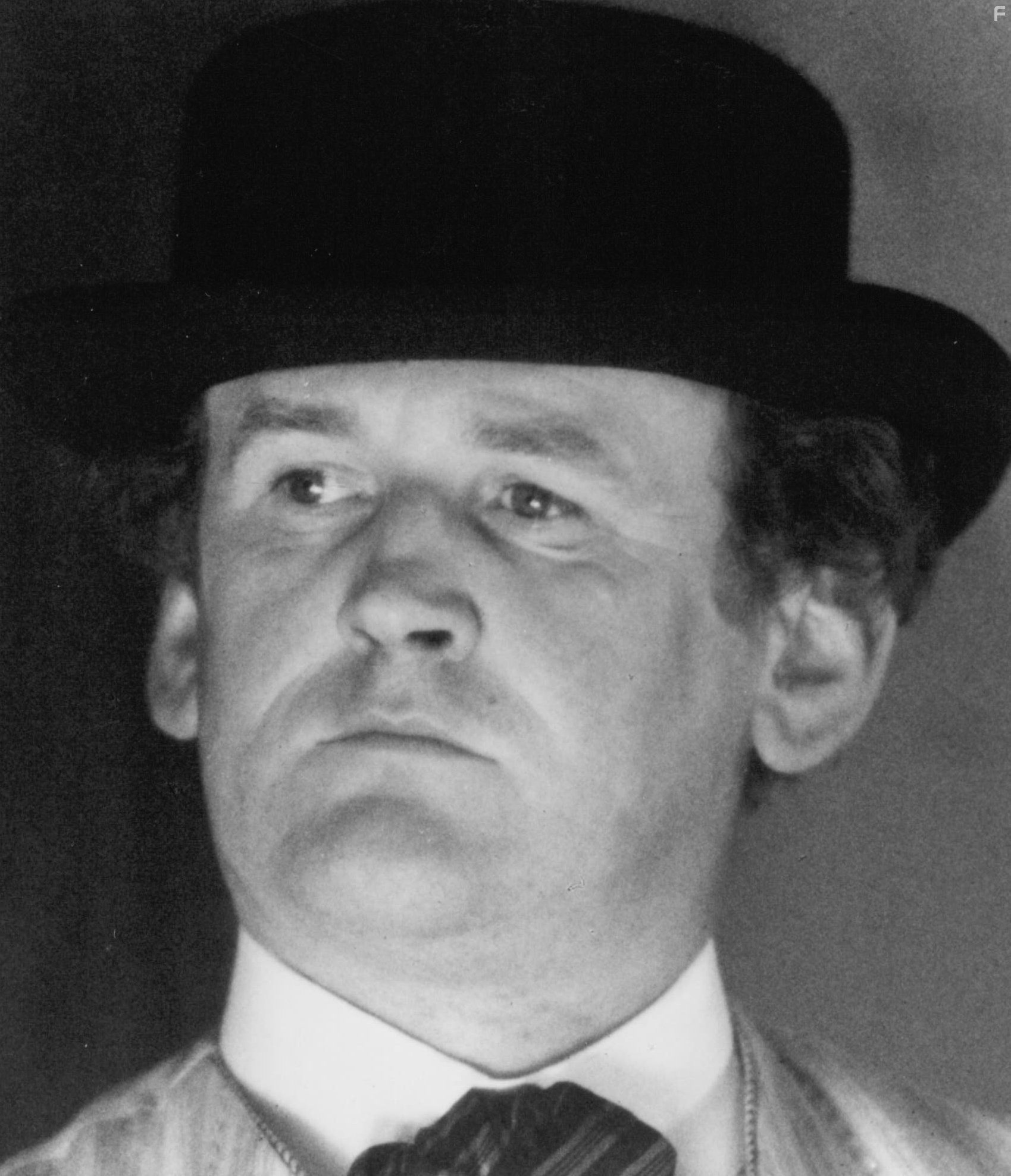 Colm Meaney in Далеко-далеко (1992)