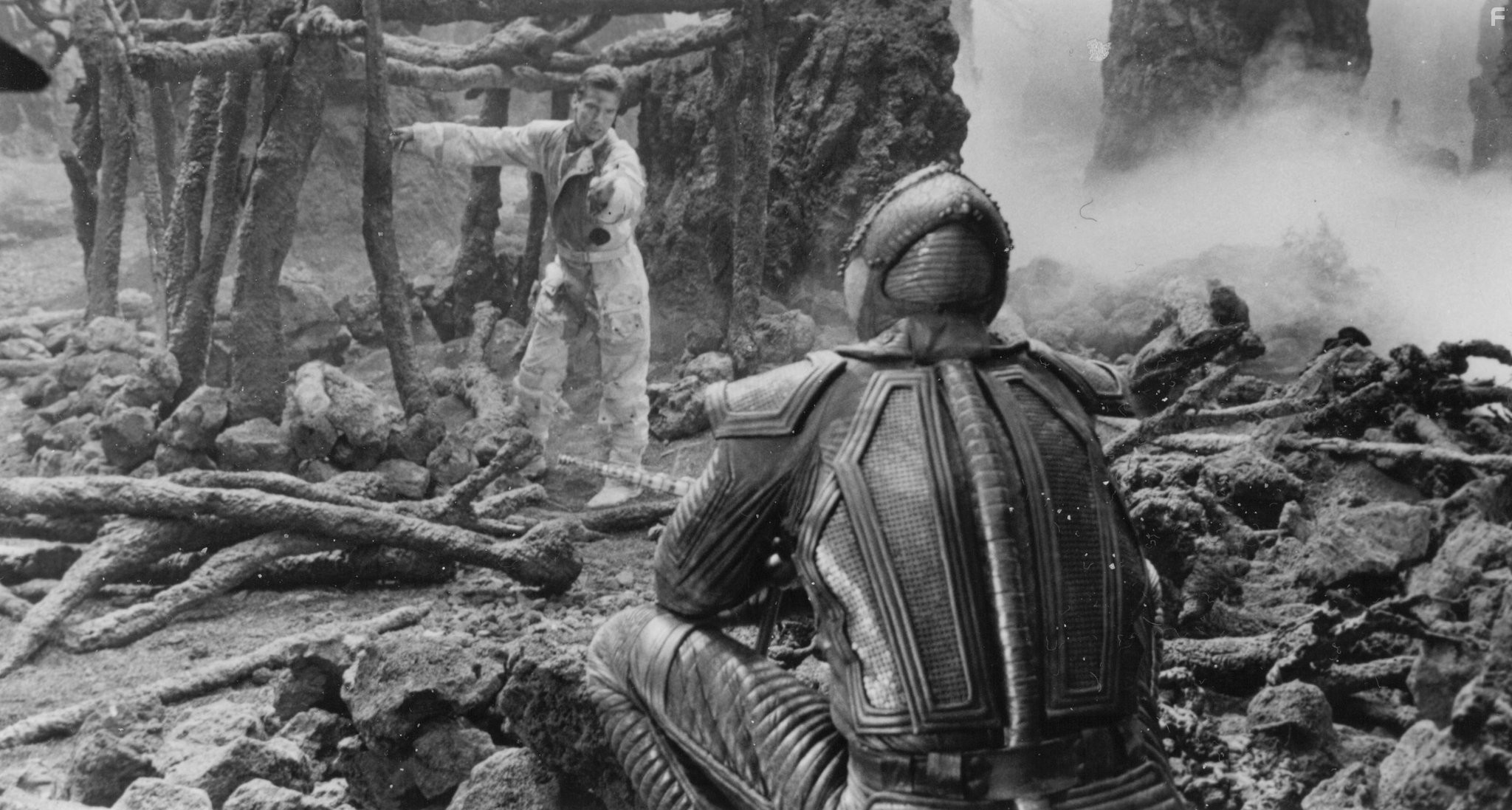 Dennis Quaid and Louis Gossett Jr. in Врaг мой (1985)