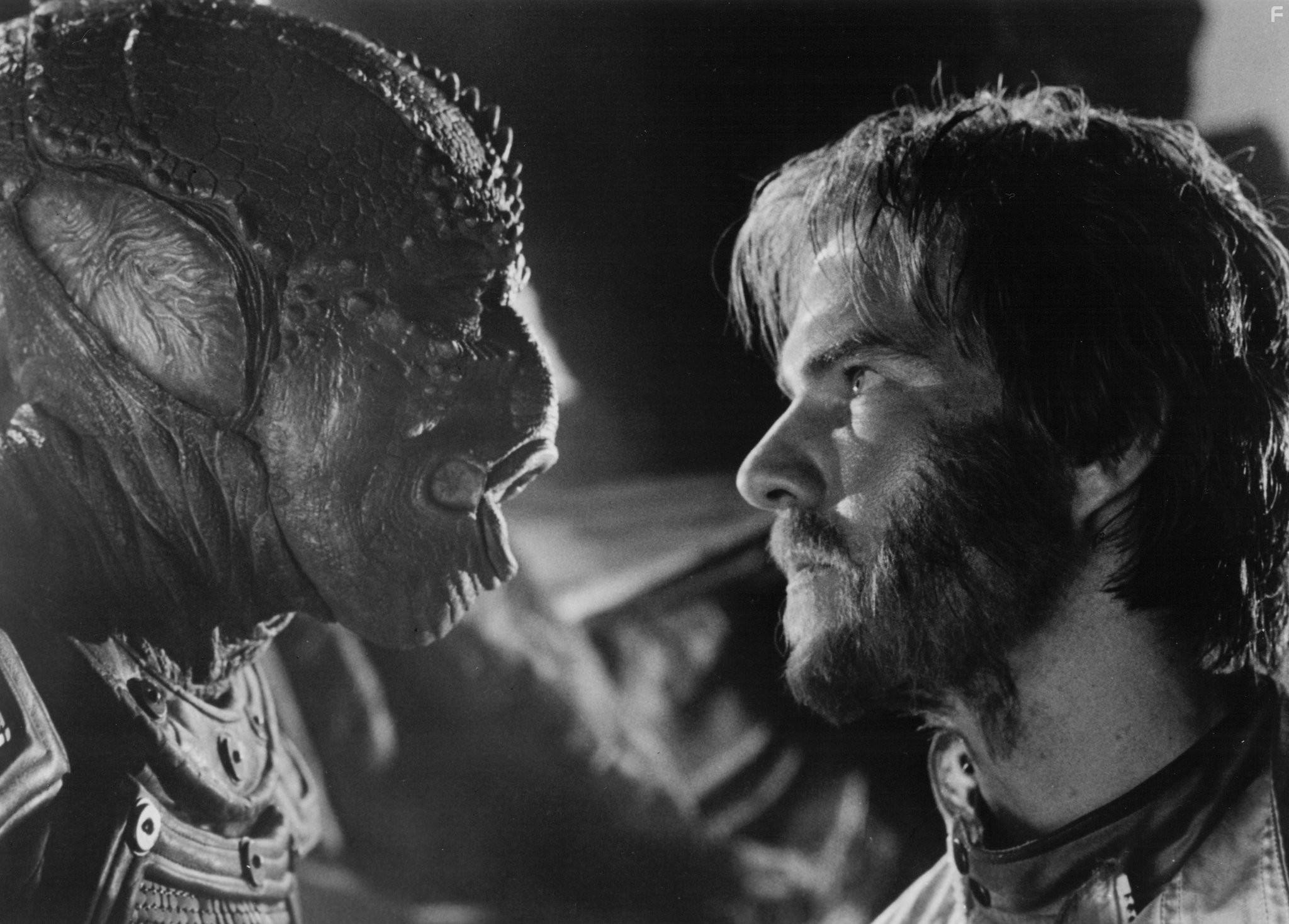 Dennis Quaid and Louis Gossett Jr. in Врaг мой (1985)