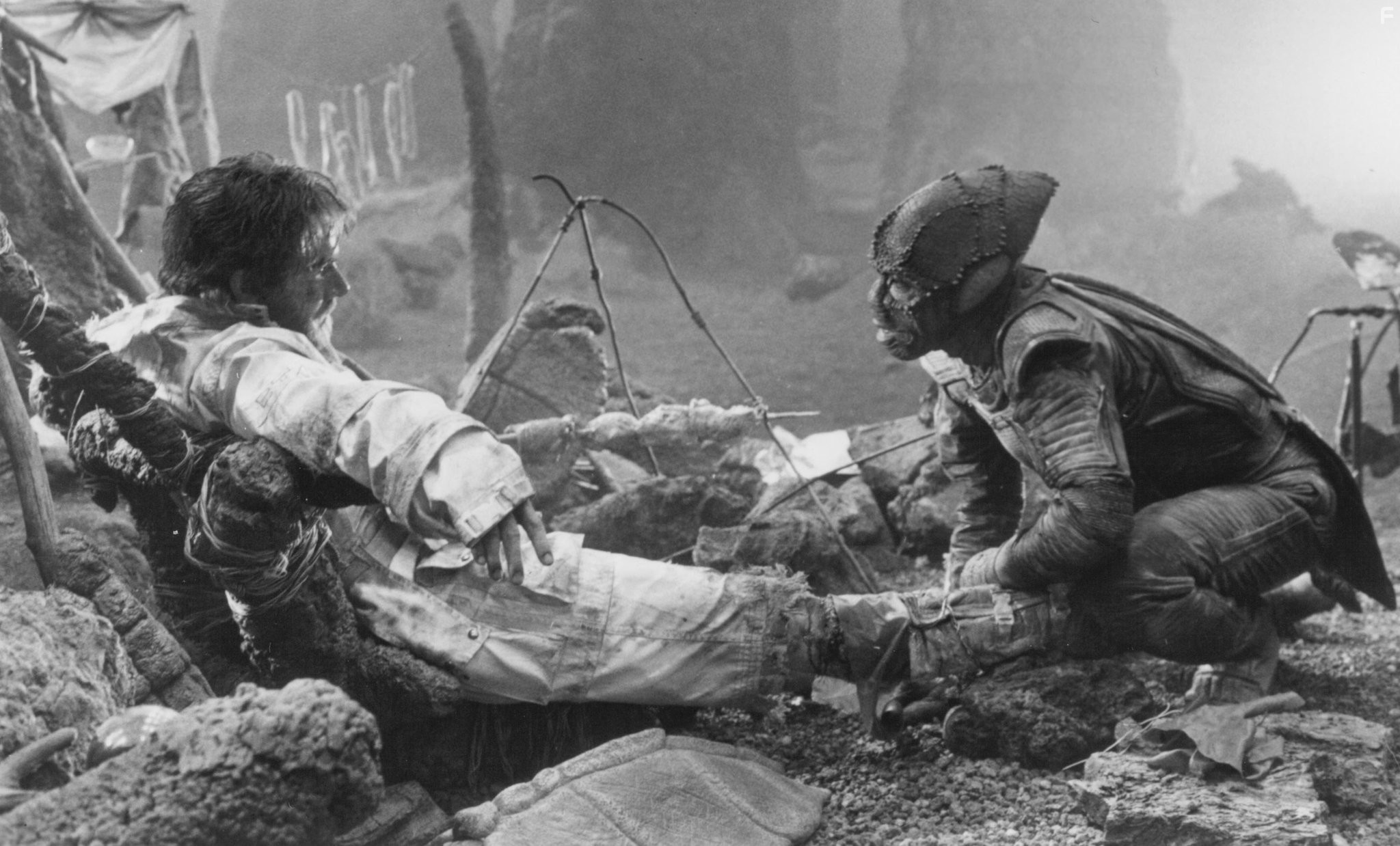 Dennis Quaid and Louis Gossett Jr. in Врaг мой (1985)