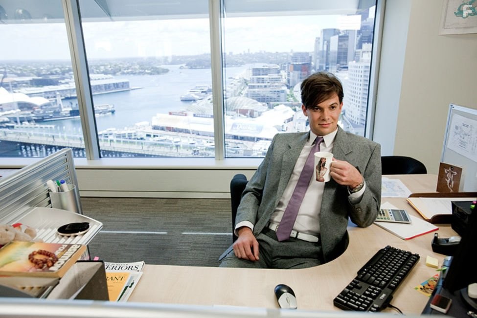 Toby Schmitz in Грифф-невидимка (2010)