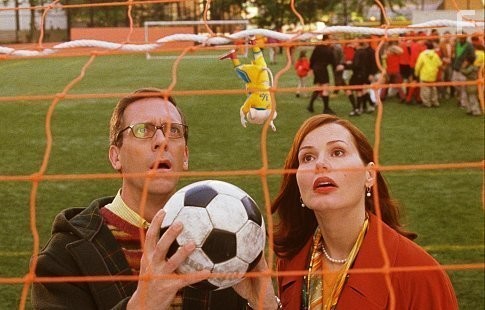 Geena Davis and Hugh Laurie in Стюарт Литтл 2 (2002)