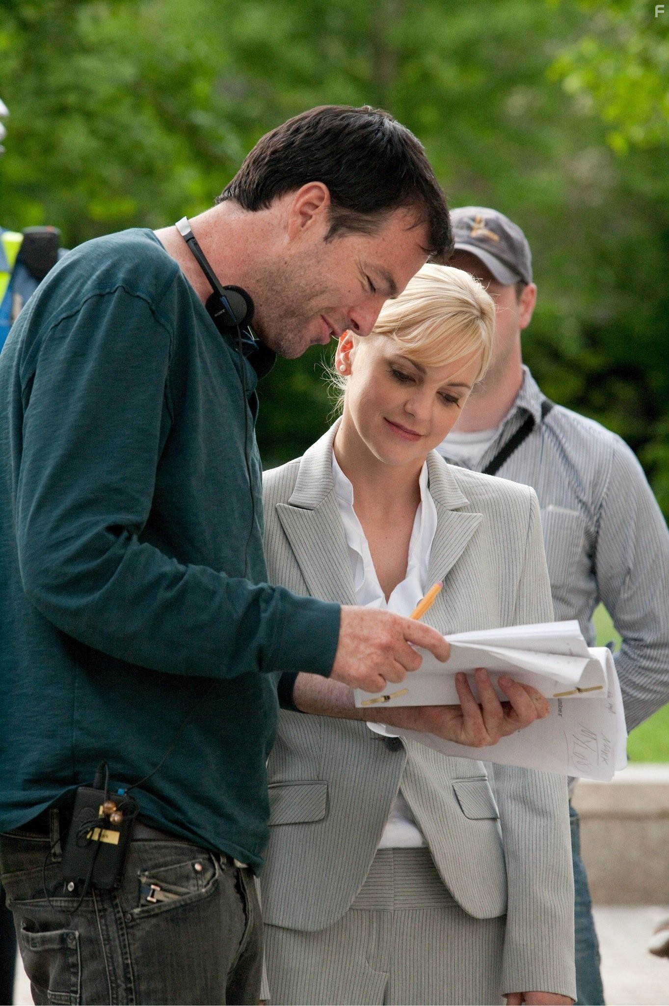 Anna Faris and Mark Mylod in Сколько у тебя? (2011)