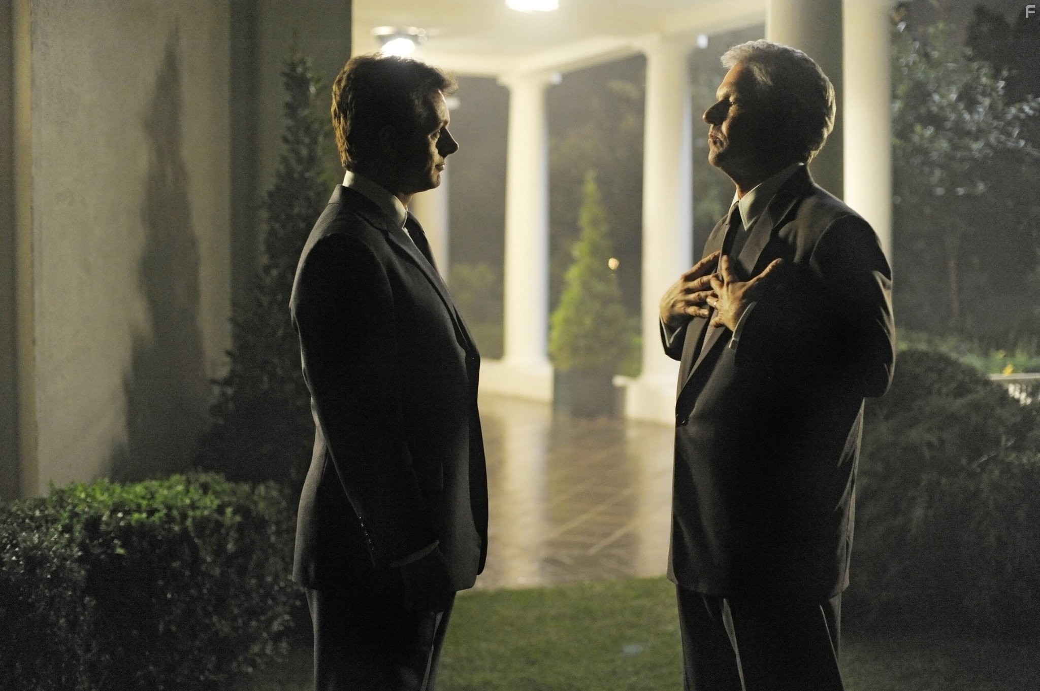 Dennis Quaid and Michael Sheen in Особые отношения (2010)