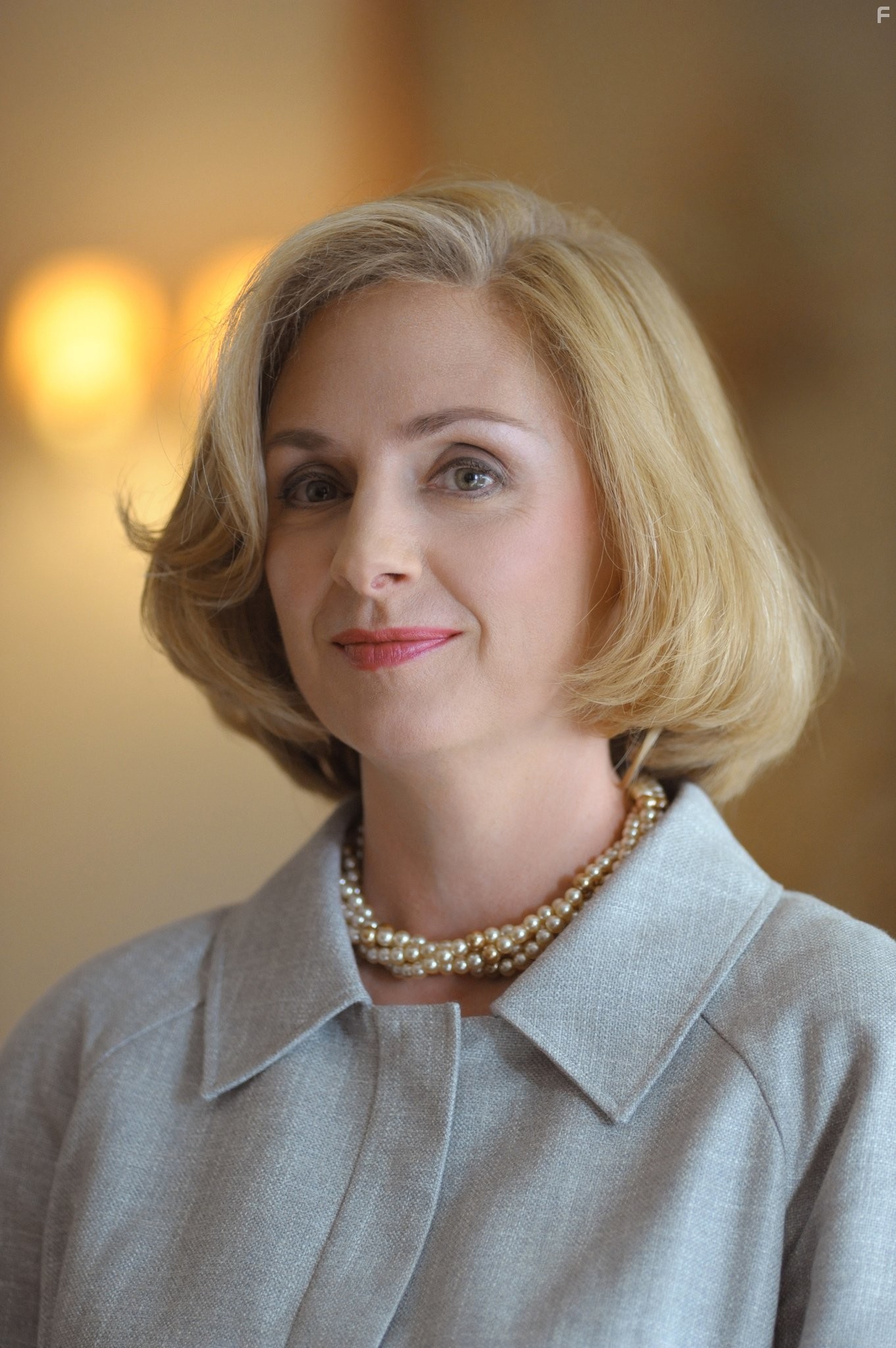 Hope Davis in Особые отношения (2010)